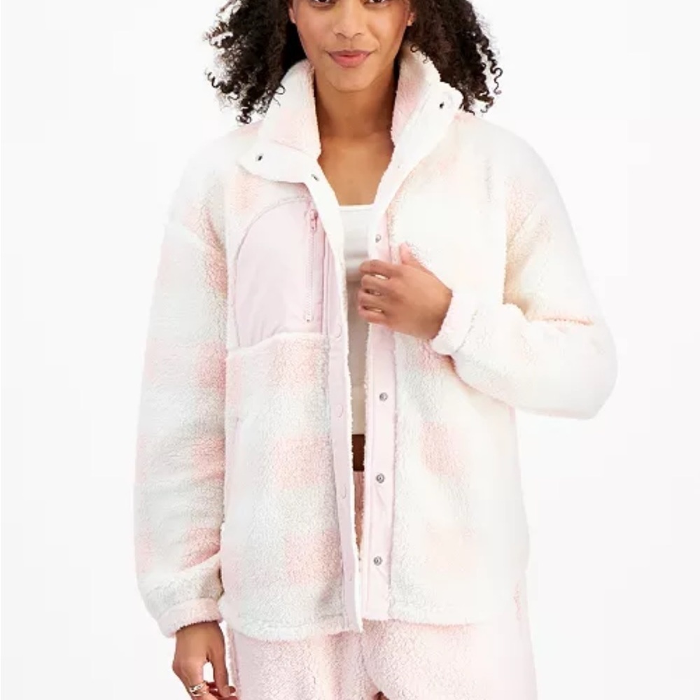 Hippie Rose
Juniors' Snowflake Sherpa Snap-Front Jacket & Sherpa Claw Clip